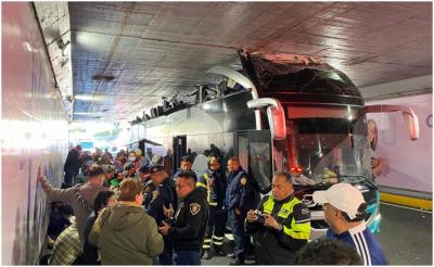Accidente de autobús en Viaducto dejó 14 lesionados; chofer se dio a la fuga.